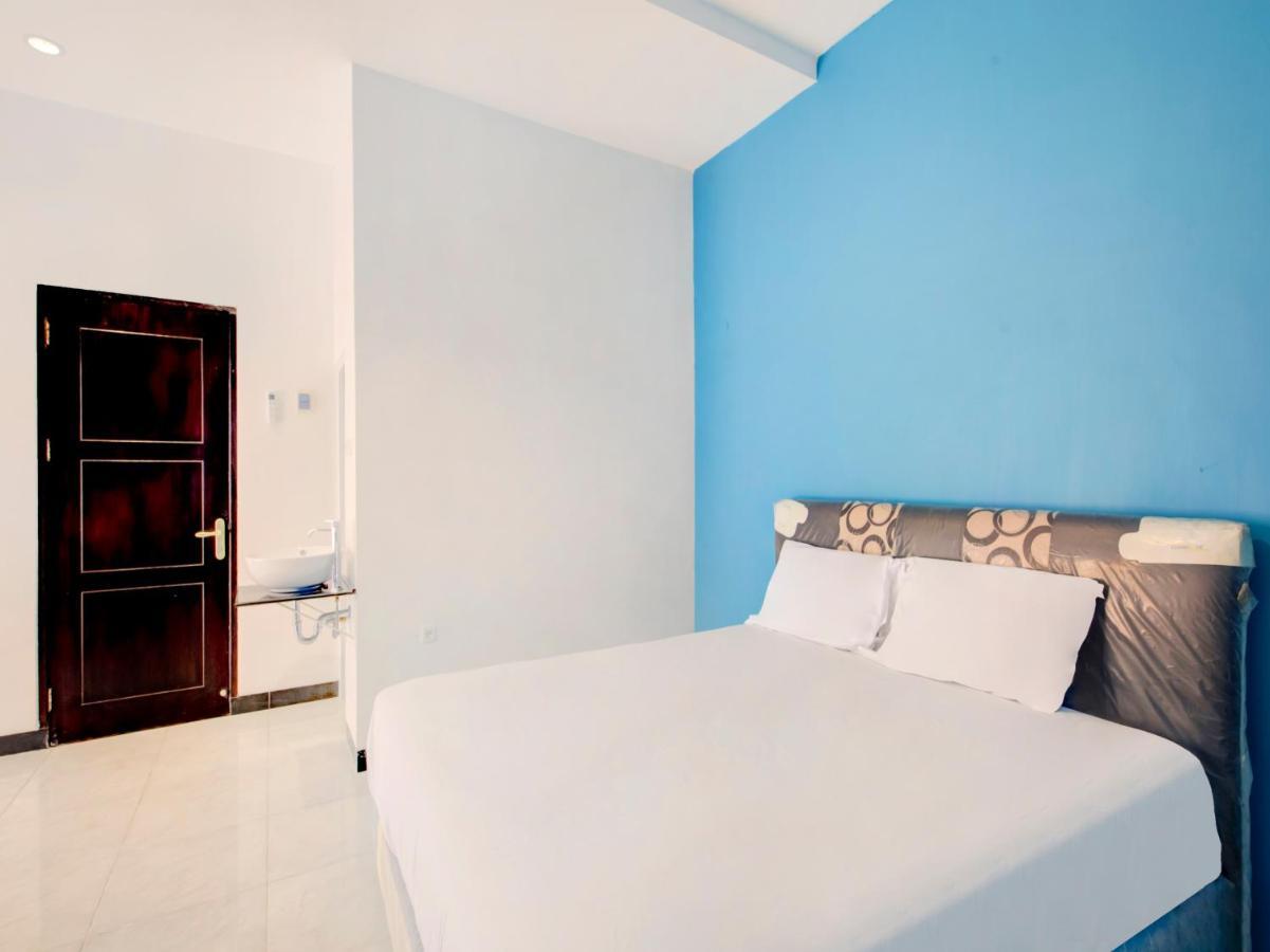 Oyo Life 3987 Kost Aditya Surabaya Exterior foto