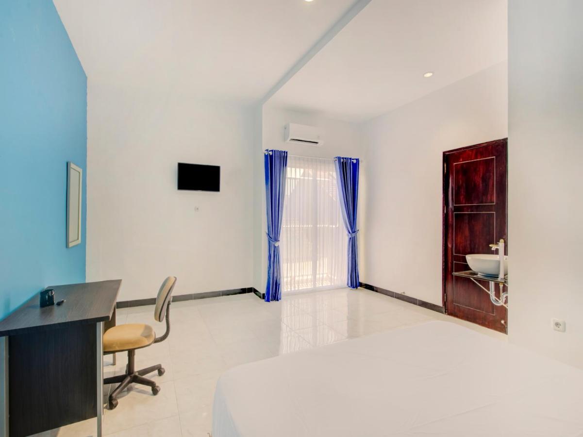 Oyo Life 3987 Kost Aditya Surabaya Exterior foto